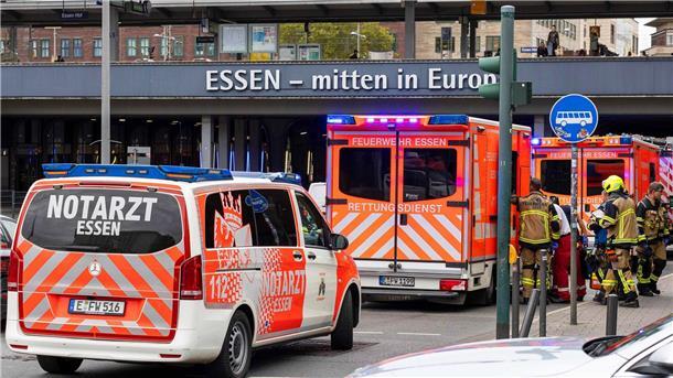 Streit eskaliert: Frau nach Messerangriff in Lebensgefahr Am Essener Hauptbahnhof wurden laut Polizei zwei Personen verletzt.