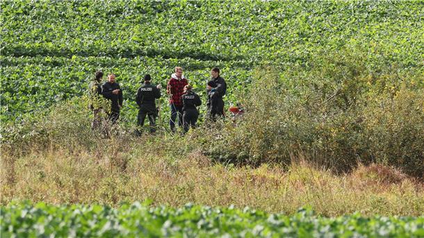Vermisster Fabian ist tot - Erneute Spurensuche am Fundort Am Freitag kehrte die Polizei erneut zum Fundort zurück, nachdem sie zuvor schon abgezogen war.