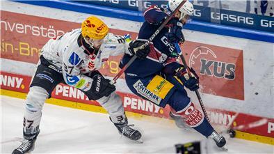 Am Freitagtreffen die Fischtown Pinguins aus Bremerhaven auf die Eisbären Berlin im vielleicht entscheidenden fünften Spiel der Finalserie im Kampf um den Titel in der Deutschen Eishockey Liga (Archivbild).