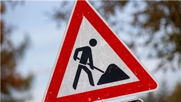 Bauschild. Am Freitagvormittag wird die K 344 zwischen Kleinensiel und Havendorf voll gesperrt. Grund sind notwendige Grünpflegearbeiten zur Verkehrssicherung entlang der Strecke.