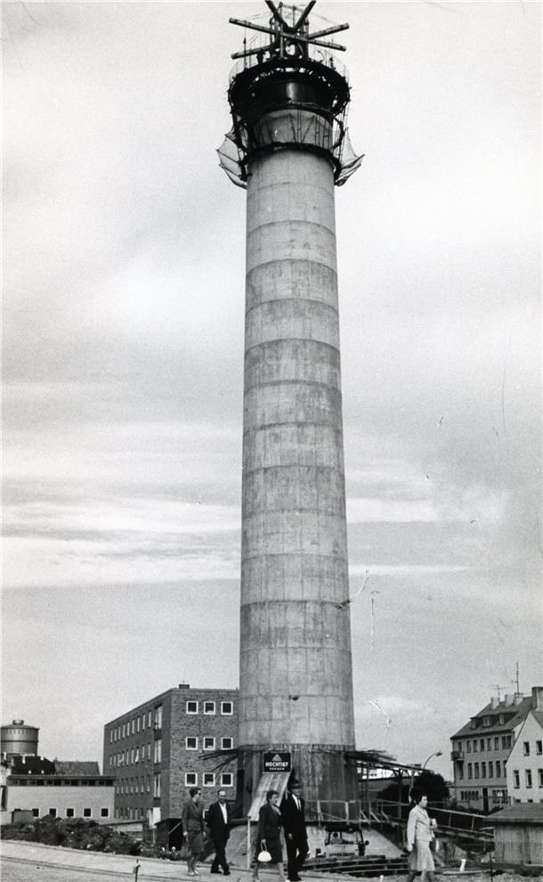 Was der Bremerhavener Radarturm mit einer fliegenden Untertasse gemeinsam hat Ein Turm wächst und wächst
