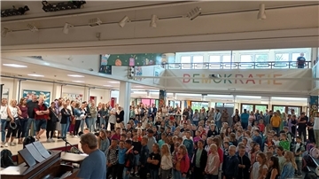 Am Gymnasium Brake wurden jetzt 124 neue Fünftklässlerinnen und Fünftklässler begrüßt.