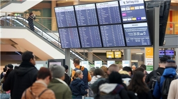 Am Hamburger Flughafen kehrt langsam wieder Normalität ein.