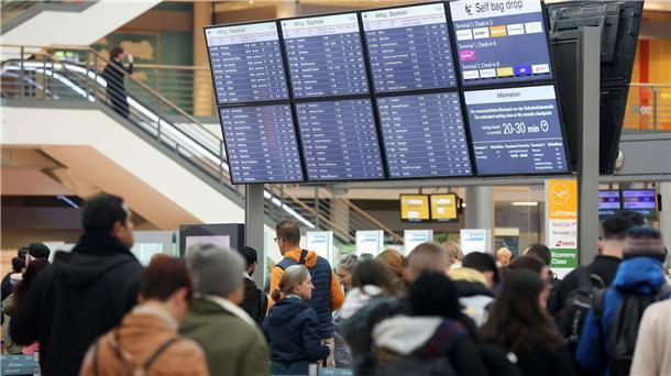 Flughafen-Geiselnehmer in U-Haft Am Hamburger Flughafen kehrt langsam wieder Normalität ein.