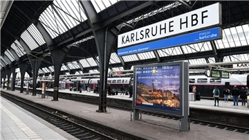 Am Karlsruher Hauptbahnhof kam es am Freitagabend zu einem Messerangriff. (Symbolbild)