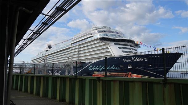 Bundespolizei nimmt zwei gesuchte Männer am Kreuzfahrtterminal fest Ein Kreuzfahrtschiff liegt vor Anker. Am Kreuzfahrtterminal Bremerhaven: Während die „Mein Schiff 2“ im Hafen liegt, kontrolliert die Bundespolizei Besatzungsmitglieder – mit zwei Fahndungstreffern an einem Tag.