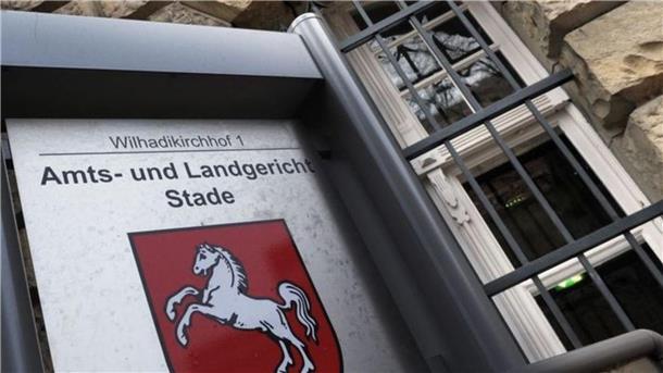Hagener vor Gericht: Eigenes Haus angezündet und Messerattacke vorgetäuscht Am Landgericht Stade hat ein Prozess wegen Brandstiftung begonnen.