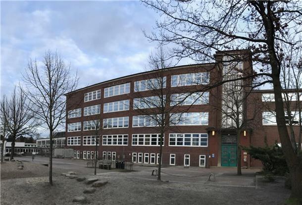 Das Lichtenberg Gymnasium in Cuxhaven. Hier hat es am Freitag, 4. April, eine Bombendrohung gegeben.