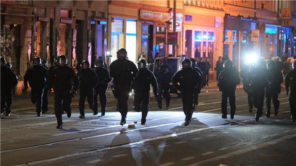 „Tag X“-Einsatz: Polizeipräsident räumt Handlungsbedarf ein Am linksradikalen „Tag X“ waren in Leipzig mehr als 3000 Beamtinnen und Beamten im Einsatz.