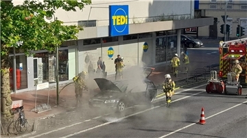 Am Montagmorgen hat ein Auto in der Hafenstraße gebrannt.