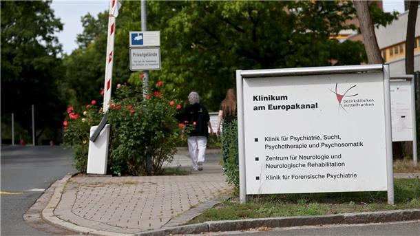 Am Morgen wurde der Mann zurück in die Psychiatrie gebracht.