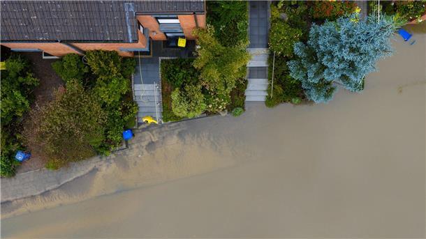 Am Niederrhein verwandelten sich Straßen in Wasserlandschaften. 