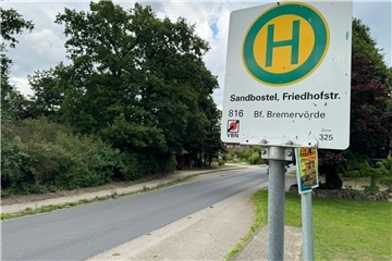 Am Ortseingang von Sandbostel aus Richtung Minstedt werden demnächst die Bushaltestellen auf beiden Straßenseiten barrierefrei umgestaltet. 