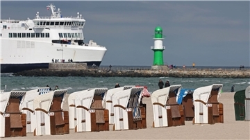 Am Ostseestrand: In der nächsten Woche können die Menschen im Norden auf besonders viel Sonne hoffen.