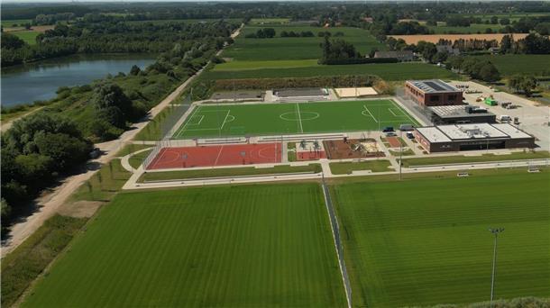 Am Rande von Loxstedt erstreckt sich die große Sport- und Freizeitanlage, die am ersten September-Wochenende eröffnet wird.