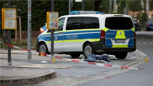 Am S-Bahnhof in Lauf an der Pegnitz nahe Nürnberg soll ein 34-Jähriger auf Bundespolizisten mit einem Messer losgegangen sein.