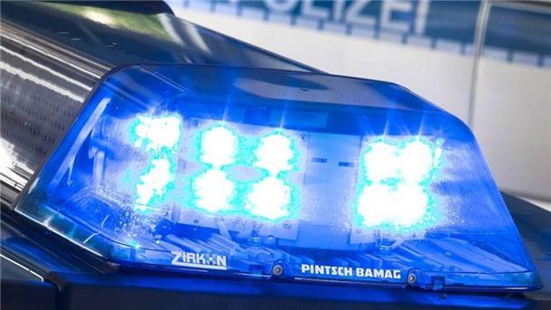 Am Samstag hat ein Autofahrer auf der A27 mehrere Verkehrsteilnehmer durch ein riskantes Überholmanöver in Gefahr gebracht.