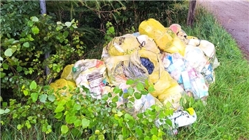 Am Sommerweg in Hagen wurden die Gelben Säcke wochenlang nicht vom Entsorger Nehlsen abgeholt.