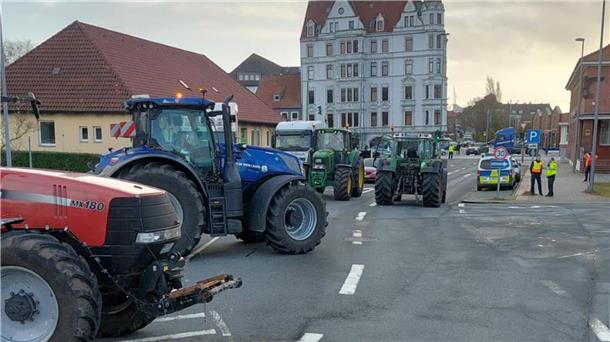 Bauernproteste: Wesertunnel wieder frei, auch am Containerhafen entspannt es sich (Update) Trecker in der Stadt