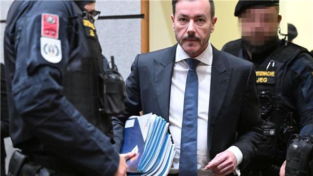„Benko ist ein Kämpfer“ - Zwei Jahre Haft für Ex-Milliardär Am zweiten Tag seines Prozesses musste sich Benko Aussagen von Zeugen stellen.
