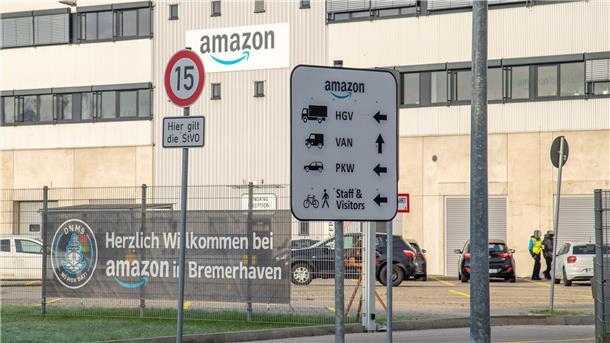 Das System Amazon: „Moderne Sklaverei“ in Bremerhaven Amazons Logistik: Das Bremerhavener Verteilzentrum befindet sich auf dem früheren Gelände der Carl-Schurz-Kaserne.