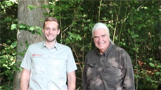 Amts- und Generationenwechsel: Holger Orthmann (links) übernimmt die Leitung der Revierförsterei Luhne von Henning Küper.