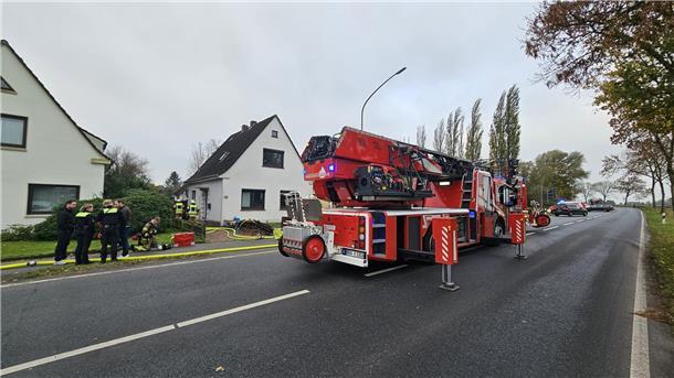 An den Löscharbeiten waren 29 Einsatzkräfte der Wehren Hafenstraße und Hammelwarden beteiligt.