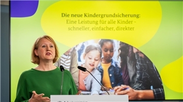 An den Plänen von Familienministerin Lisa Paus zur Kindergrundsicherung gibt es Kritik aus der FDP (Archivbild).