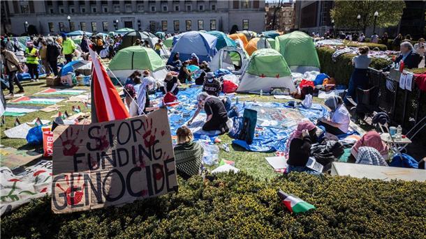 US-Unis wegen Gaza-Krieg im Ausnahmezustand An der Columbia University in New York haben pro-palästinensische Demonstranten ein Zeltlager errichtet.