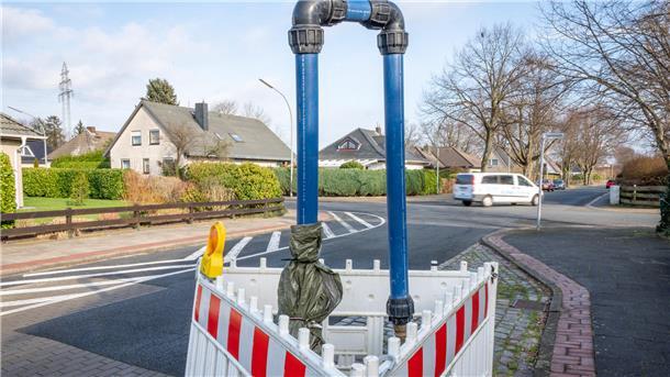 An der Flettnerstraße arbeitet in Höhe Siemensstraße ein Brunnen - dieser soll auch weiterhin seinen Dienst verrichten.