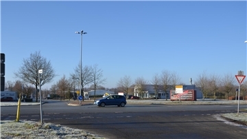 An der Kreuzung Scheeßeler Straße/Südring/Zum Bauernwald soll ein Kreisel gebaut werden. Autofahrer erhalten dort Vorfahrt vor Radfahrern und Fußgängern. 