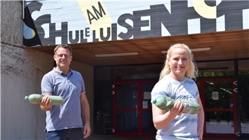 An der Oberschule am Luisenhof geht es trotz Corona sportlich zu: Annika Ulbrich bietet über die Video-Plattform Zoom Sportstunden für ihre Schüler an. Schulleiter Rainer Janßen hat die Stunde bewertet.
