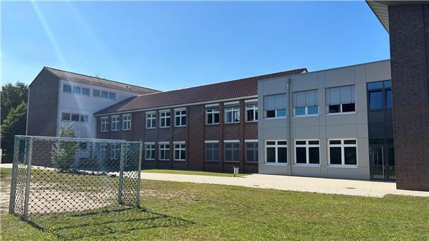 An der Ostseite der KGS-Oberstufe in Tarmstedt soll ein Anbau entstehen. 200.000 Euro sind dafür veranschlagt. Die Kosten soll der Landkreis tragen.