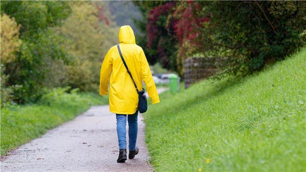 An der Regenjacke perlt alles ab.