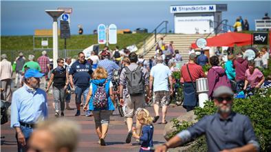 An der Strandpromenade in Cuxhaven-Duhnen war an Himmelfahrt einiges los.