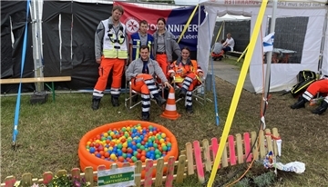 An der Unfallhilfestelle 7 herrscht immer gute Laune. Dafür sorgen Abschnittsleiter Patrik Boßat mit seinem Team von Mittwochmittag bis Sonntagnacht. Galla