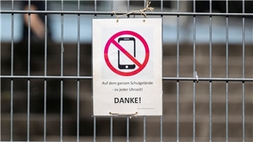 An dieser Schule soll das Handy draußen bleiben.