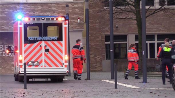 Schüler soll Lehrerin in Ibbenbüren umgebracht haben An einem Berufskolleg in Ibbenbüren in Nordrhein-Westfalen soll ein Schüler seine Lehrerin umgebracht haben.