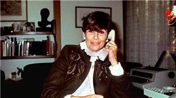 An ihr sei niemand vorbeigekommen, der mit Kohl habe reden wollen, hieß es immer wieder: Juliane Weber, hier in ihrem Bonner Arbeitszimmer im November 1979.
