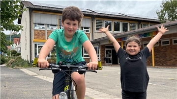 An Neos und Idas Grundschule versuchen alle, möglichst wenig Energie zu verbrauchen.