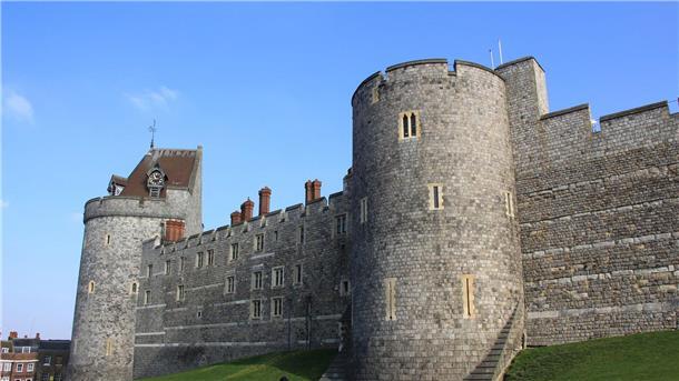 „Wollte Queen töten“: 21-Jähriger bekennt sich schuldig An Weihnachten 2021 verschaffte sich ein junger Mann mit einer Armbrust bewaffnet Zugang zu Schloss Windsor.