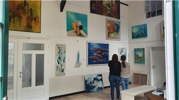 An zwei Tagen können sich Kunstinteressierte mit Künstlern und anderen Besuchern über die Arbeiten austauschen.
