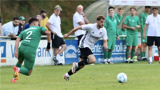 Warum der SV Anderlingen keine Punkte aus Osterholz mitgenommen hat Anderlingens Offensivmann Brian Müller (r.) erzielte das 1:2-Anschlusstor.
