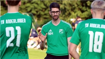 Anderlingens Trainer Marco Hendreich kann sein Team auf ein spannendes Derby bei der Oberliga-Reserve des Heeslinger SC einstimmen.
