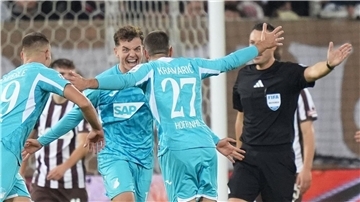 Andrej Kramaric (vorne, 1899 Hoffenheim) jubelt nach seinem Treffer zum 2:0.