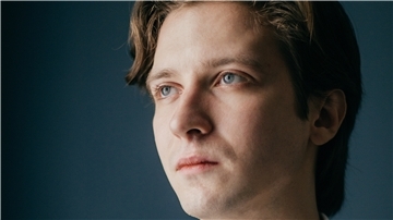 Andrey Denisenko tritt am 16. Oktober in Zeven auf.