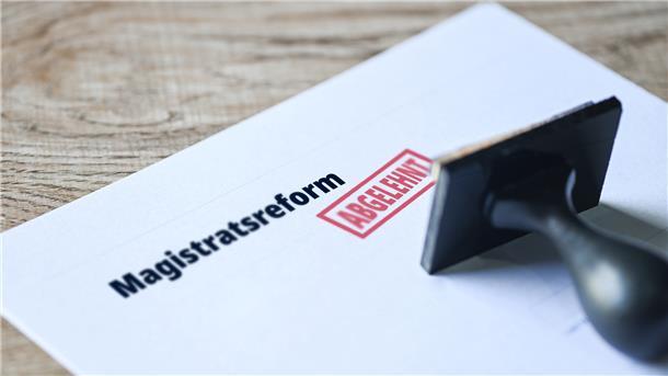 Magistratsreform scheitert in Bremen Anegblich sollen es nur „Bedenken“ gewesen sein, die das Finanzressort gegenüber zwei Punkten der Magistratsreform geäußert hat. Allerdings betreffen die den Kern. Die Bremerhavener Fraktionschefs haben deshalb verärgert die Reform für gescheitert erklärt.