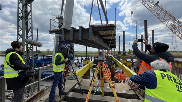 IHK fordert: Neubau der Huntebrücke bei Elsfleth vorziehen Einheben der Behelfsbrücke über die Hunte
