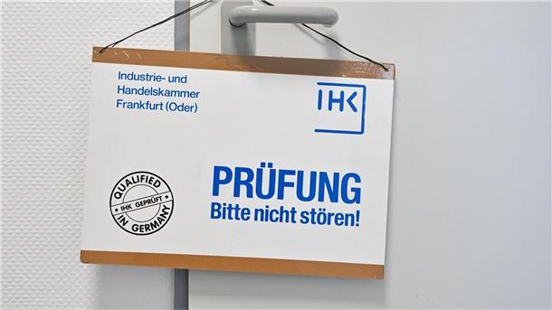 Weniger Menschen erhalten Förderung für beruflichen Aufstieg Angehende Erzieherinnen und Erzieher wurden 2023 am häufigsten gefördert.
