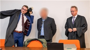Prozess um tödliches Zugunglück von Garmisch gestartet Angeklagt sind vor dem Landgericht München II zwei Bahnmitarbeiter unter anderem wegen fahrlässiger Tötung.